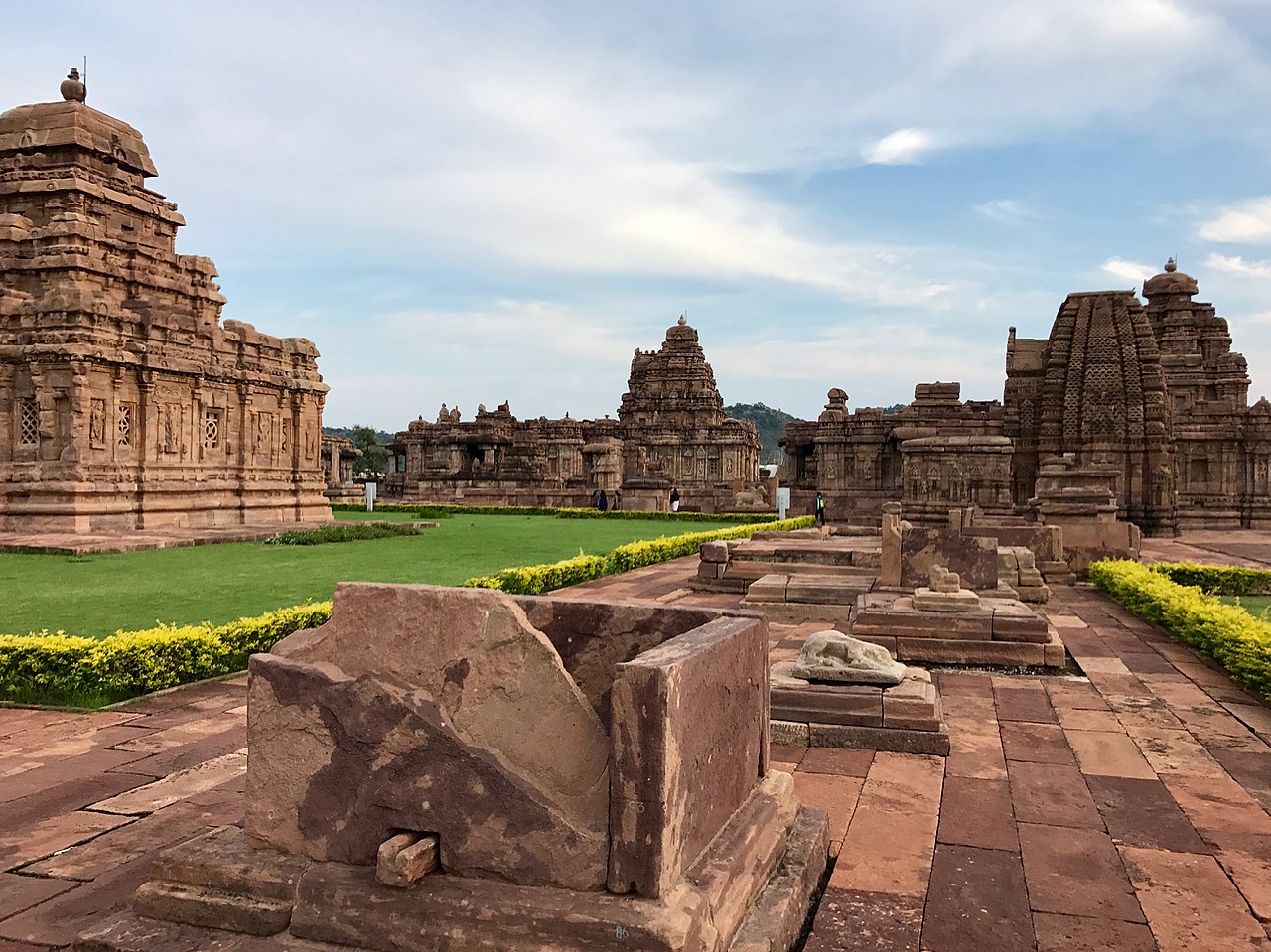 Pattadakal was early medieval era seat of coronation of the Chalukyan Kings of South Indian Hindu kingdoms. The is located in Karnataka, and contain the surviving collection of temples and artwork from the 7th-9th centuries CE, sponsored particularly the Chalukya and Rashtrakuta dynasties. These temples are historic significance as they display a fusion of architectural styles found in northern and southerns parts of the Indian subcontinent. The site, temples and its religious importance is mentioned in more ancient Hindu texts, as Kisuvolal (valley of red soil), Pattada-Kisuvolal or as Raktapura (city of red color), but the evidence of earlier temples has not survived. Elsewhere the location is also referred to as Petirgal, Pattasilapura or Hammirapura. The Pattadakal monuments consist of nine Hindu temples and one Jain temple built near the left bank of the Malaprabha river where it turns northward towards the Himalayas, considered auspicious in ancient India. पट्टदकल प्रारंभिक मध्ययुगीन युग की दक्षिण भारतीय हिंदू राज्यों के चालुक्य राजाओं के राज्याभिषेक की सीट थी। यह कर्नाटक में स्थित है, और इसमें 7वीं-9वीं शताब्दी ईस्वी के मंदिरों और कलाकृतियों का जीवित संग्रह शामिल है, जो विशेष रूप से चालुक्य और राष्ट्रकूट राजवंशों द्वारा प्रायोजित थे। ये मंदिर ऐतिहासिक महत्व के हैं क्योंकि ये भारतीय उपमहाद्वीप के उत्तरी और दक्षिणी भागों में पाई जाने वाली स्थापत्य शैली का मिश्रण प्रदर्शित करते हैं। इस स्थल, मंदिरों और इसके धार्मिक महत्व का उल्लेख अधिक प्राचीन हिंदू ग्रंथों में