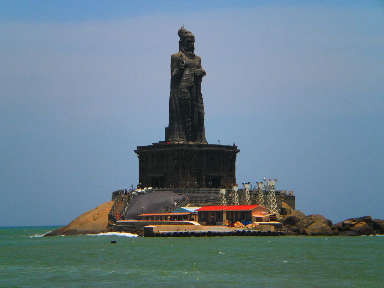 Thiruvalluvar idol तिरुवल्लुवर की मूर्ति